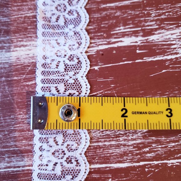 Vintage Leaver lace - White floral Pattern - Double Scalloped - 1.25" x 13 yds - Picture 3 of 3